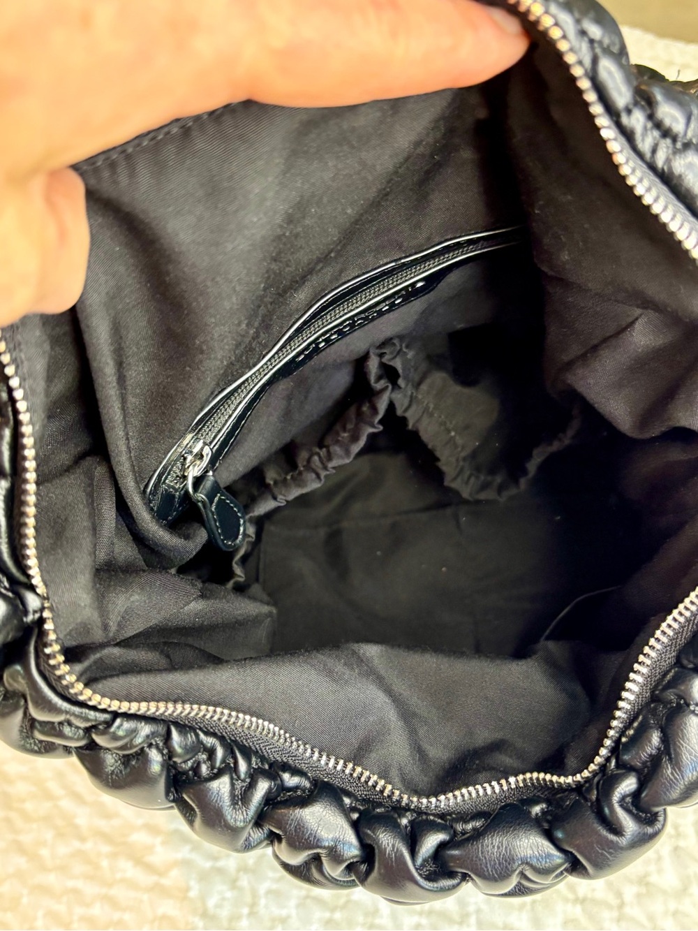 Sondra Roberts Black Quilted Woven Hobo Shoulder Bag EUC Travel-Ready Style - Picture 4 of 11